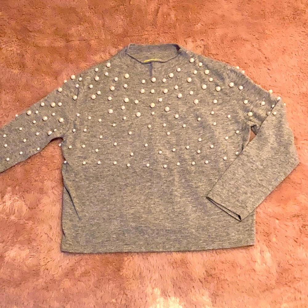 Gianni Bini size S pearl sweater